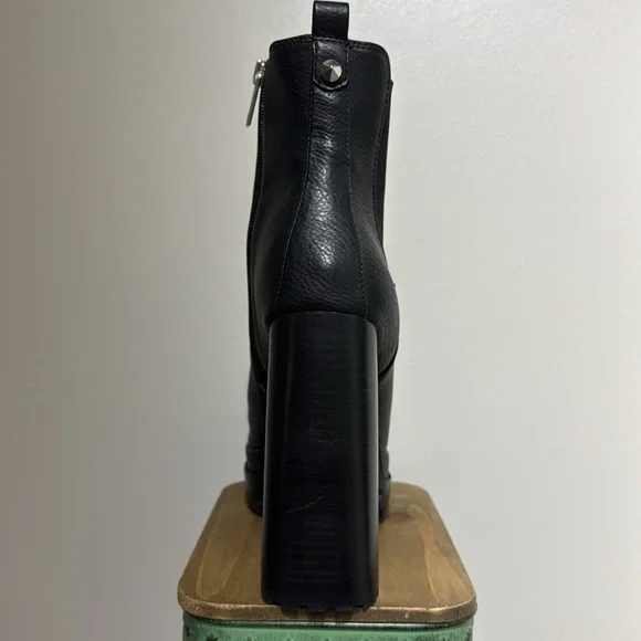 JLO Black Heeled Boots with Chunky High Heel and Platform Sole - Picture 4 of 9